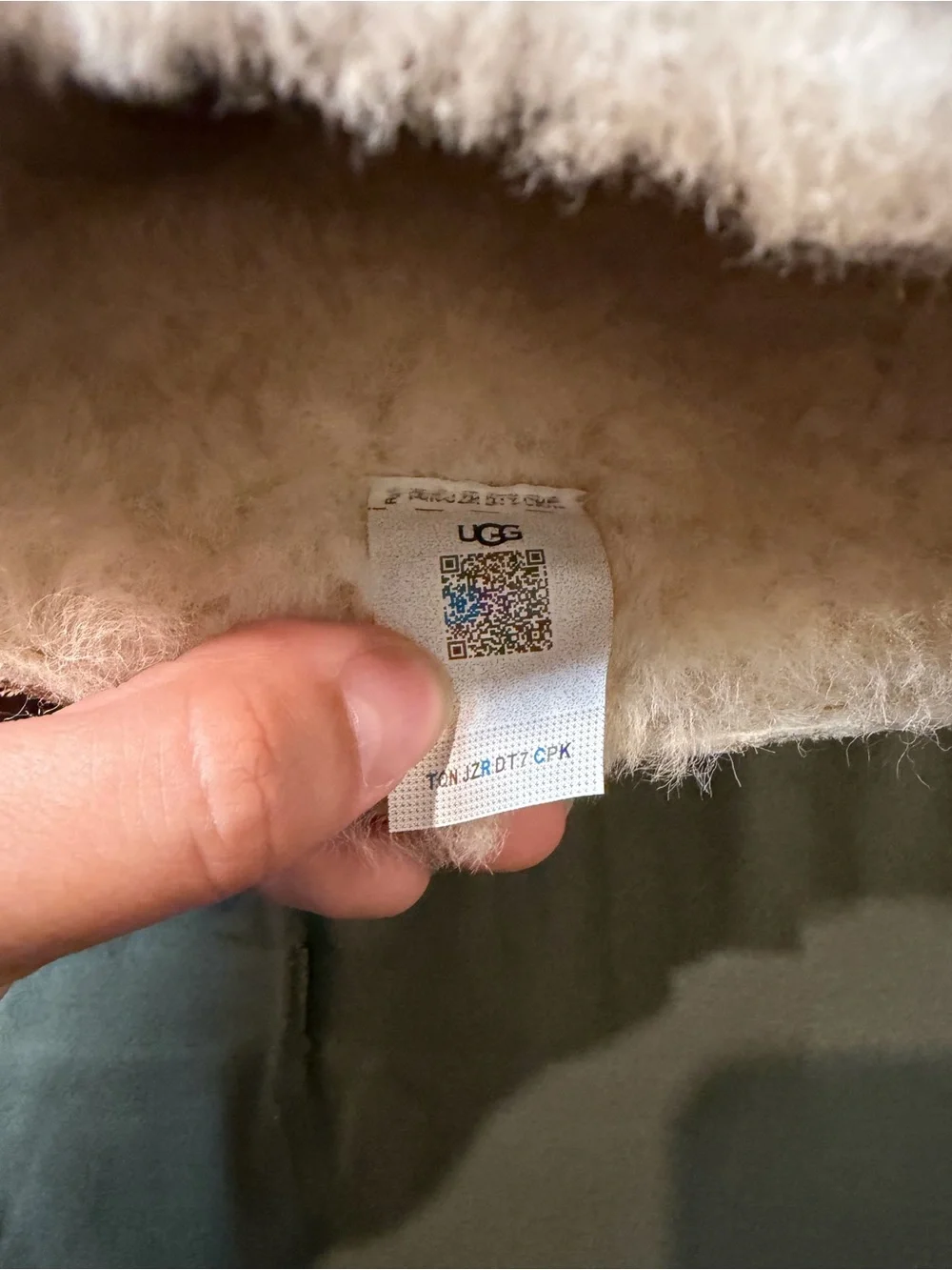 UGG Classic Short Shearling Boots in Chestnut/Tan